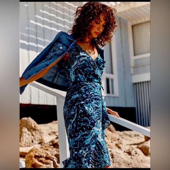 White House Black Market Sleeveless Ruffle Wrap Dress Blue Size 4 Coastal Vacay - Picture 10 of 10